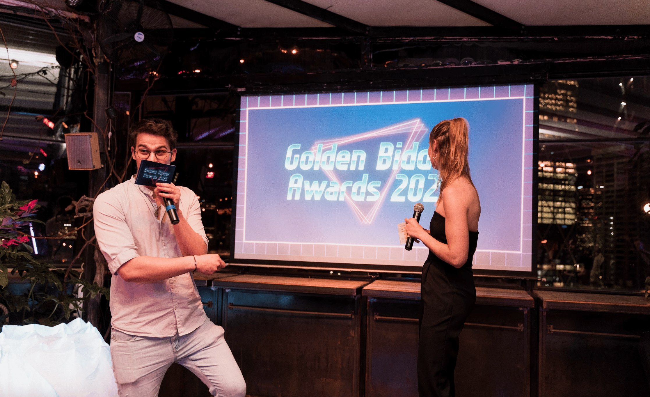 The letters Aa in a typographic diagram